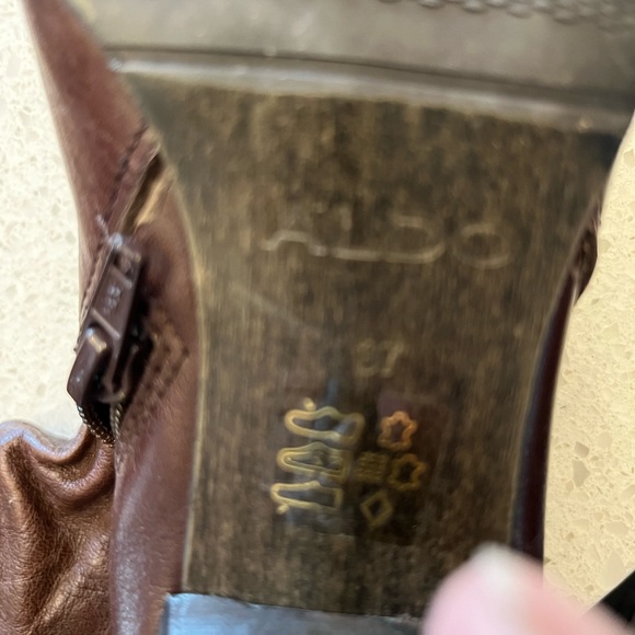 Size 7 Aldo brown leather heeled boots - Picture 3 of 3